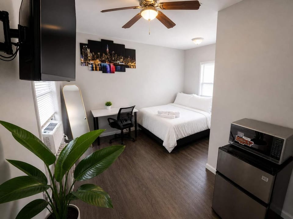 Private Room w Ensuite Bath Easy NYC Access Apartment in Secaucus