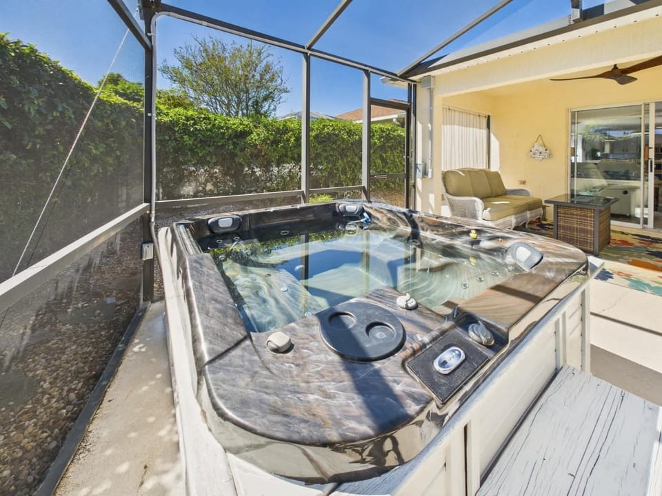 Courtyard Villa with Spa in Belvedere House in The Villages