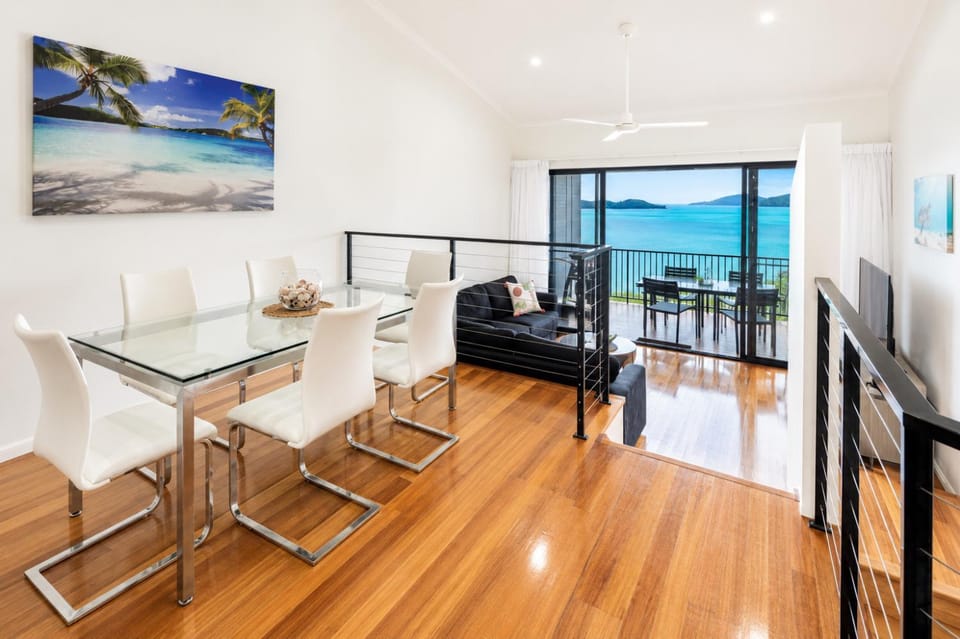 Seating area, Dining area, Sea view
