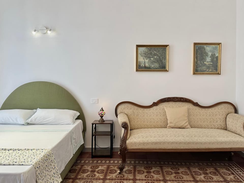 La Casa dei Nonni a Forcella - Holiday Home Apartment in Naples