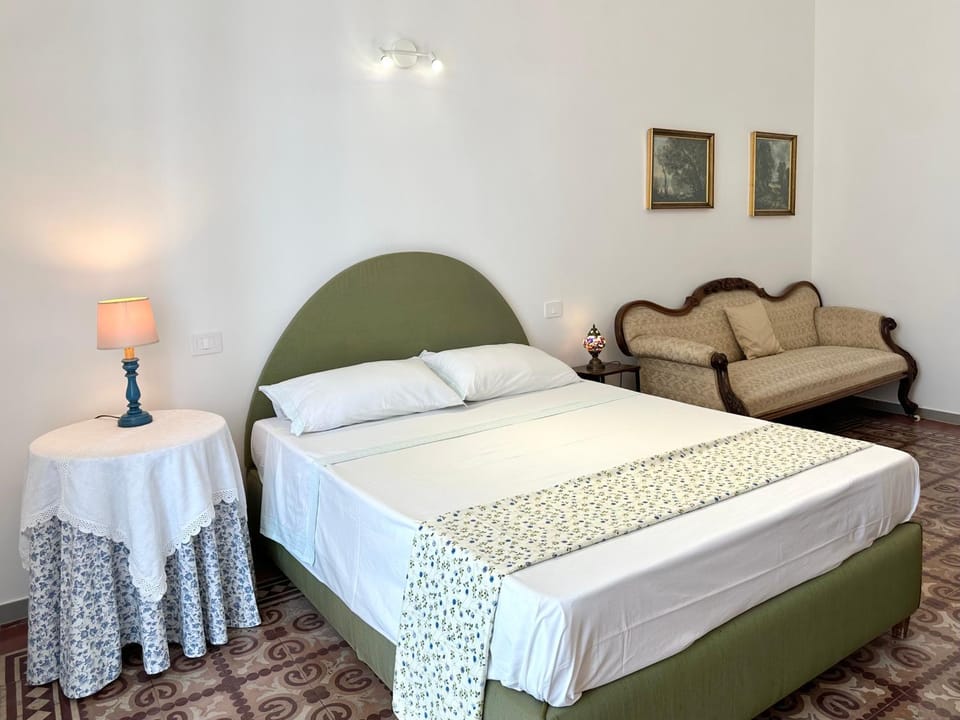 La Casa dei Nonni a Forcella - Holiday Home Apartment in Naples