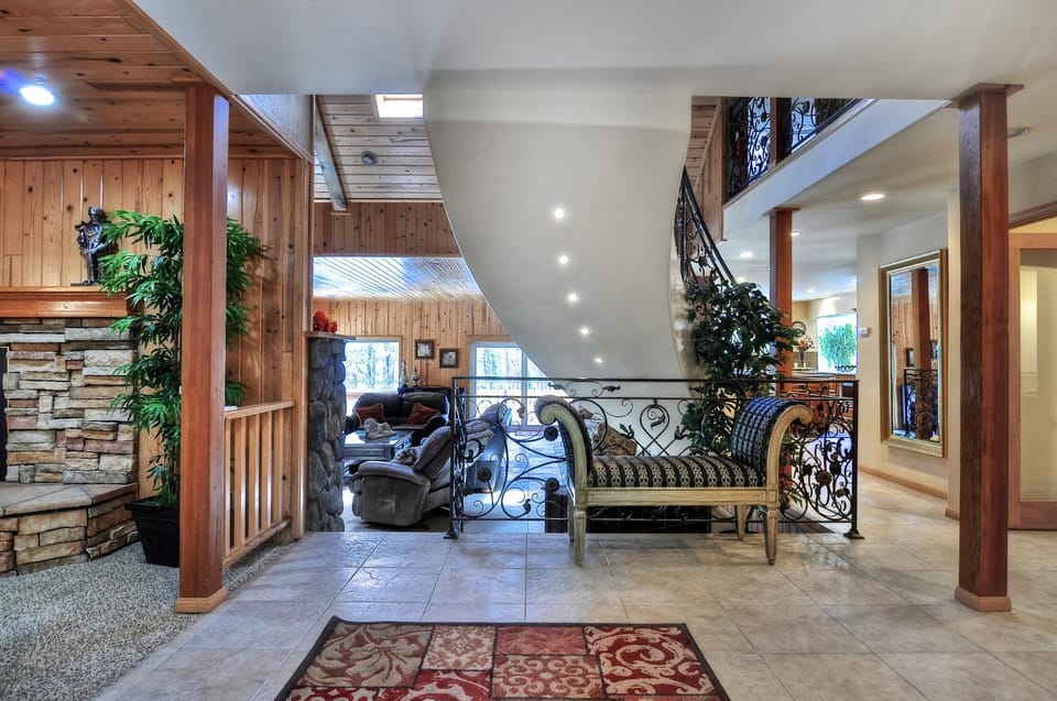 Grand Oriole Estate - Pool, Hot Tub, Game Room, 6 bed, 7,000 sqft estate House in Big Bear