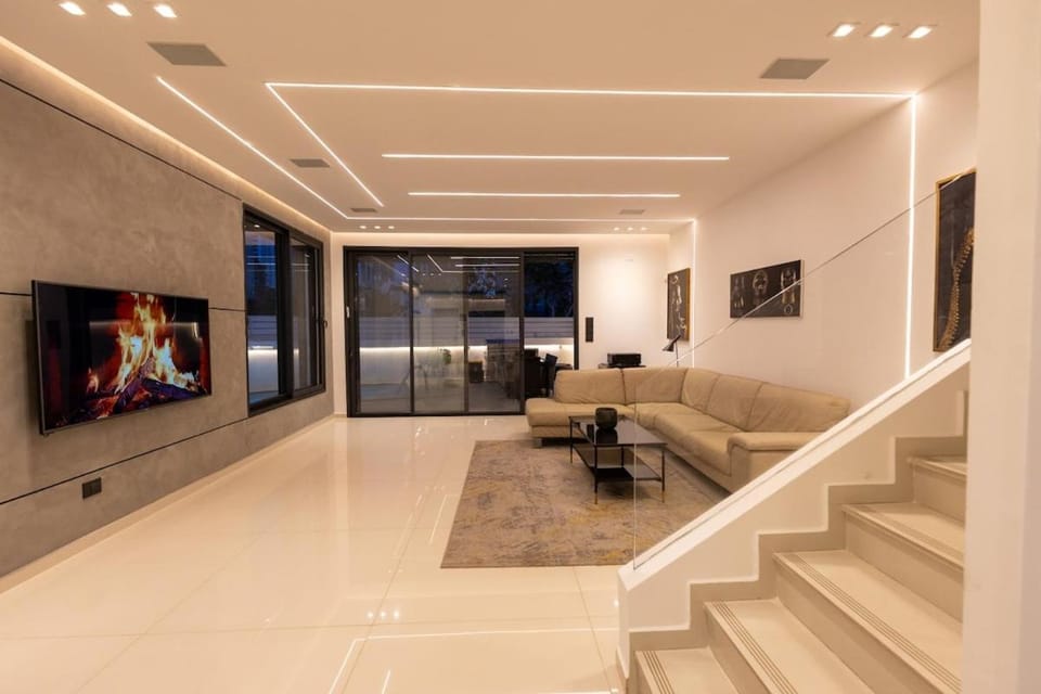 Communal lounge/ TV room