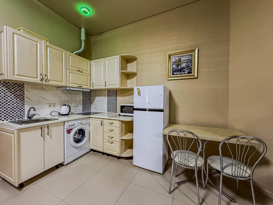 Kitchen or kitchenette, oven, pet friendly, stove, washing machine