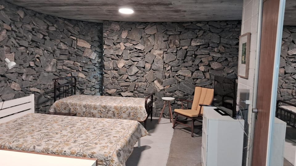 Jardim Leonor SUÍTE SÓ PARA MULHERES Profissionais da Saúde Hospital Einstein Morumbi Vacation rental in Sao Paulo City