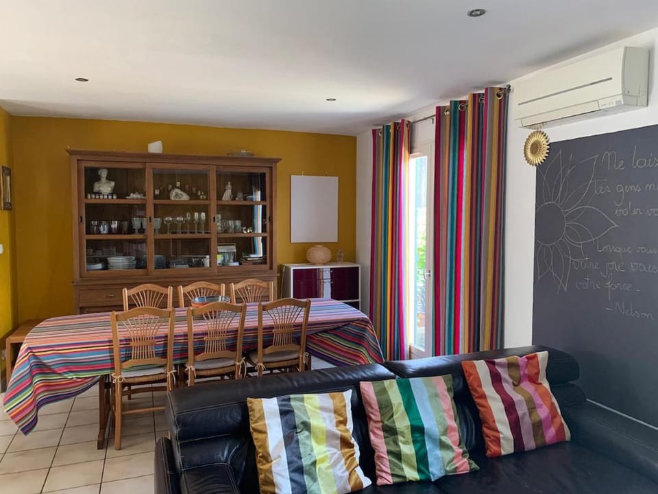Peggy Home's - Airport Nîmes Garons House in Nimes