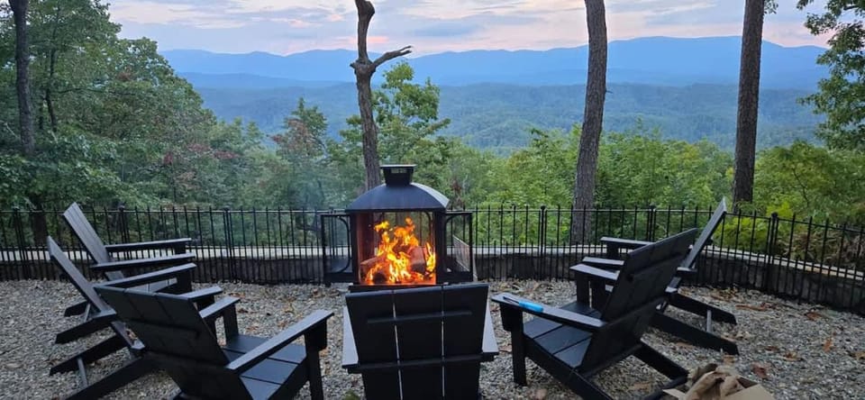 The Gorgeous Views of the Smokies Family House in Great Smoky Mountains