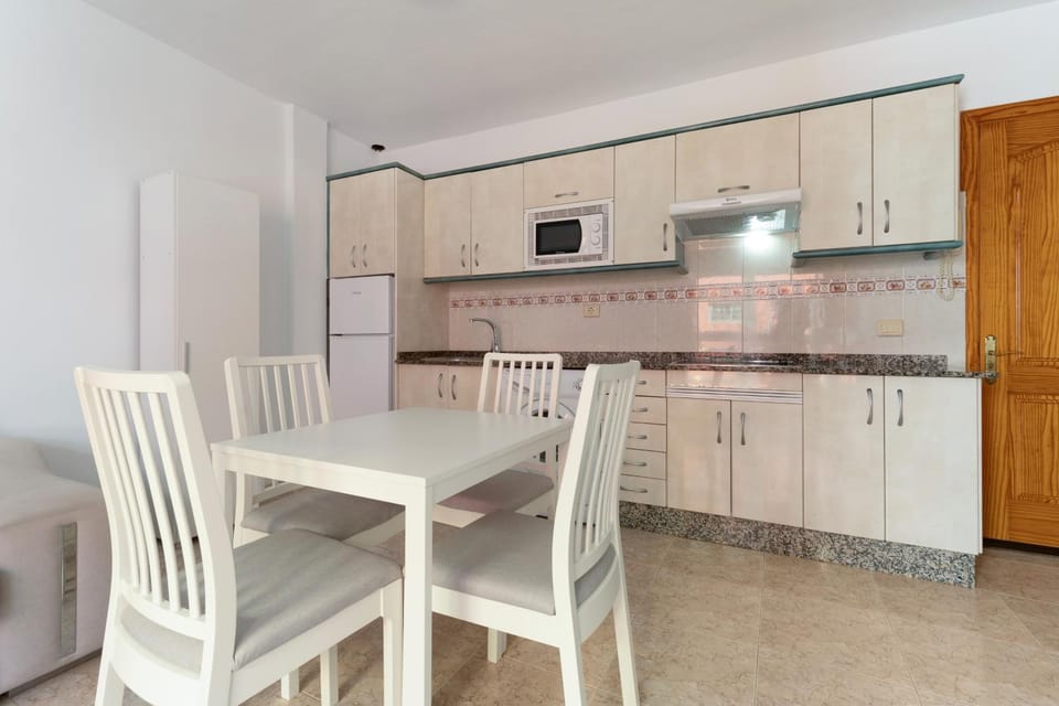 Property building, Kitchen or kitchenette, Living room