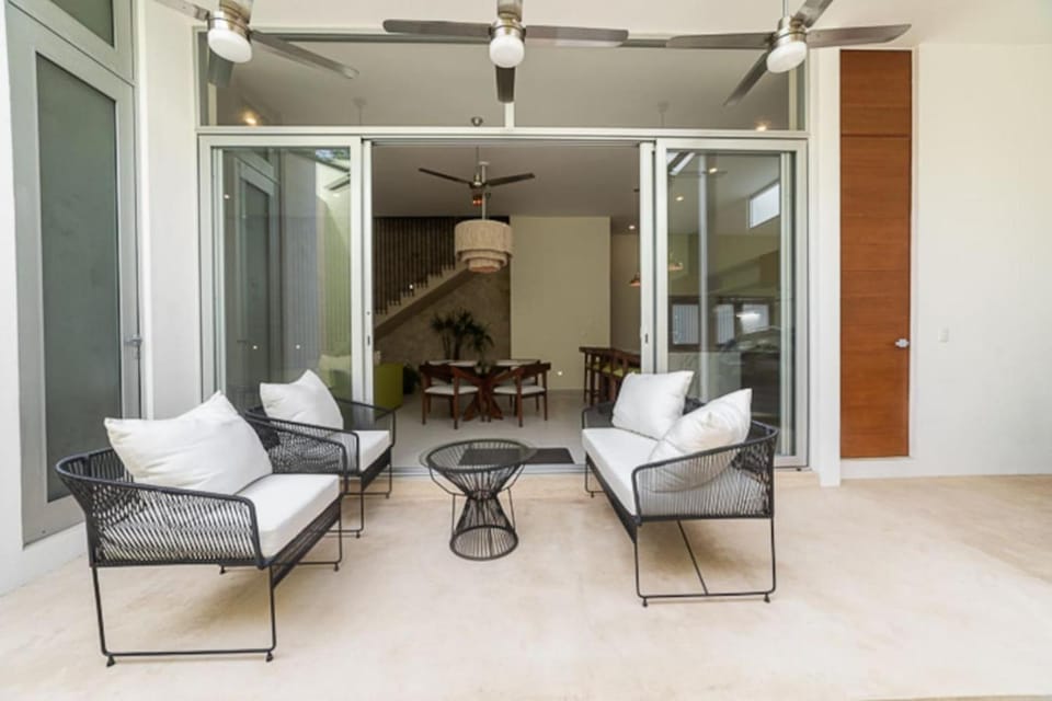 Casa Ya ax Oasis with Pool and Rooftop Bar House in Merida