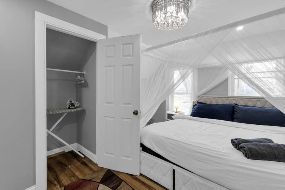 Quiet Relaxing Family Retreat House in Buffalo
