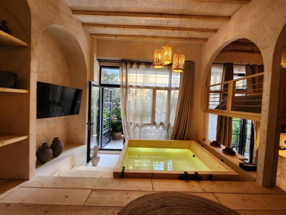 Bali Escape With Jacuzzi Apartment in Africa