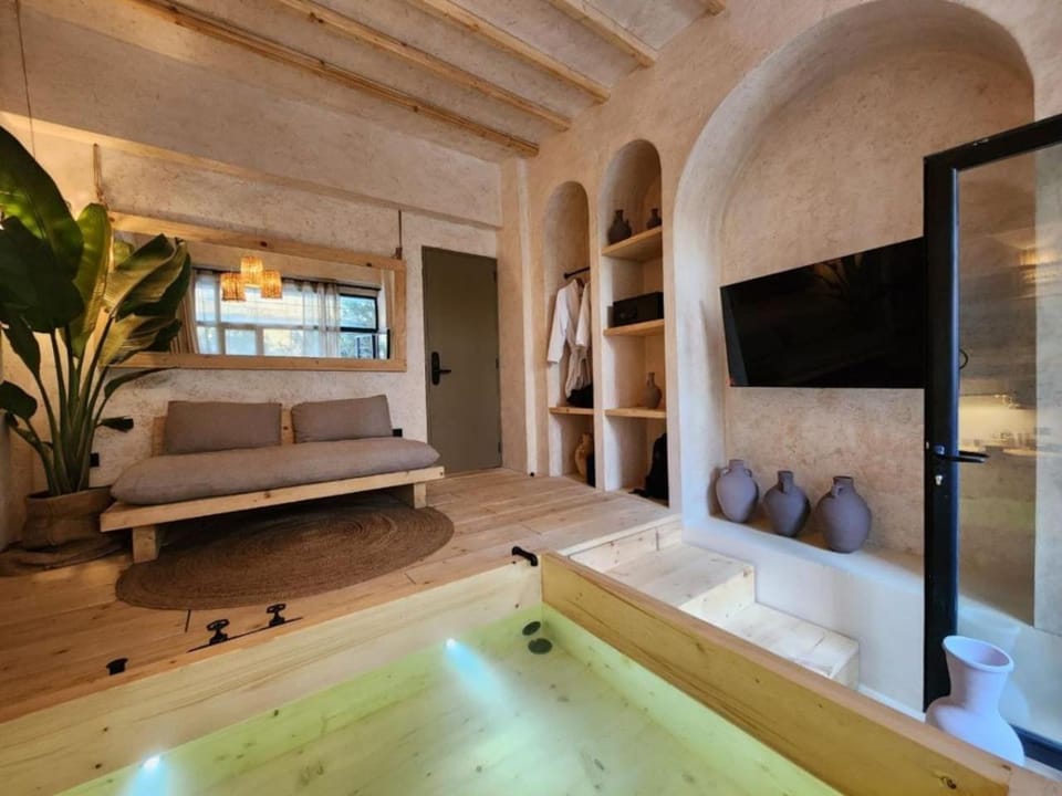 Bali Escape With Jacuzzi Apartment in Africa
