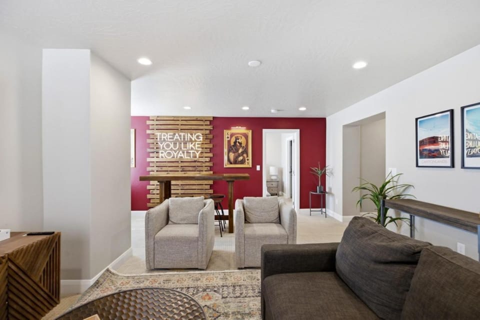 Communal lounge/ TV room