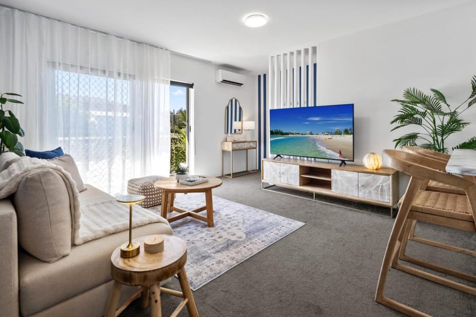 TV and multimedia, Balcony/Terrace, Living room, Seating area, Evening entertainment
