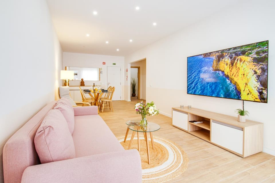 TV and multimedia, Living room, Dining area, air conditioner