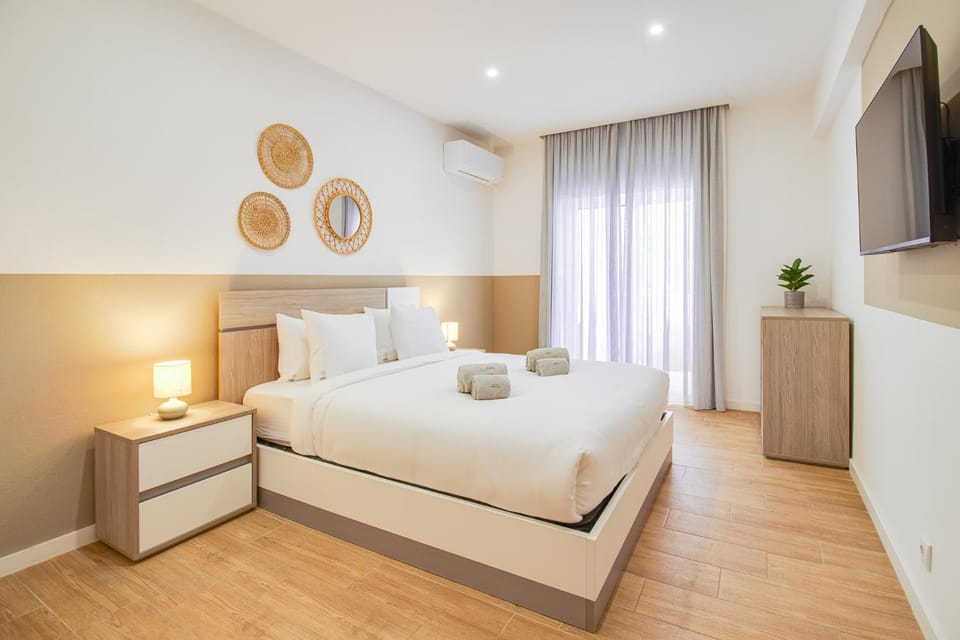 Bed, TV and multimedia, wardrobe, air conditioner