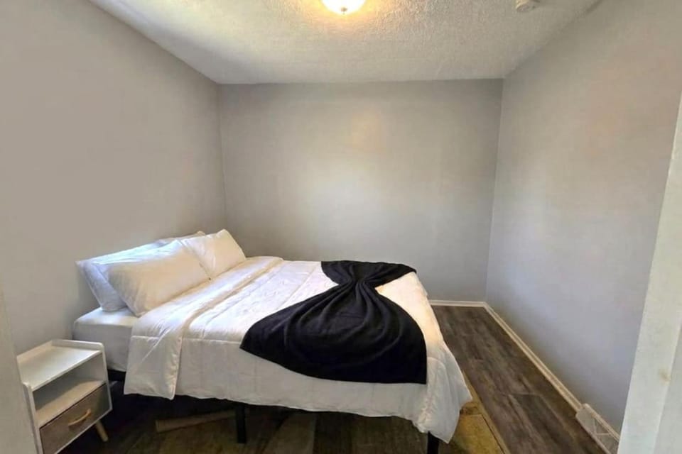 The Serene Niagara House - EV Charger House in Niagara Falls