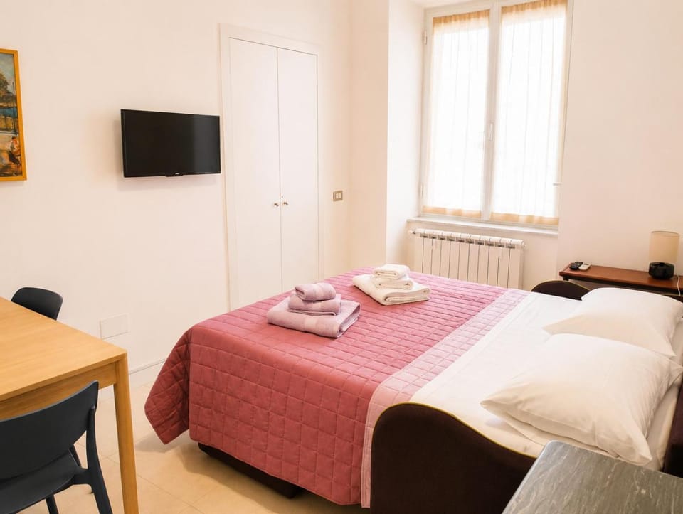 Bed, Living room
