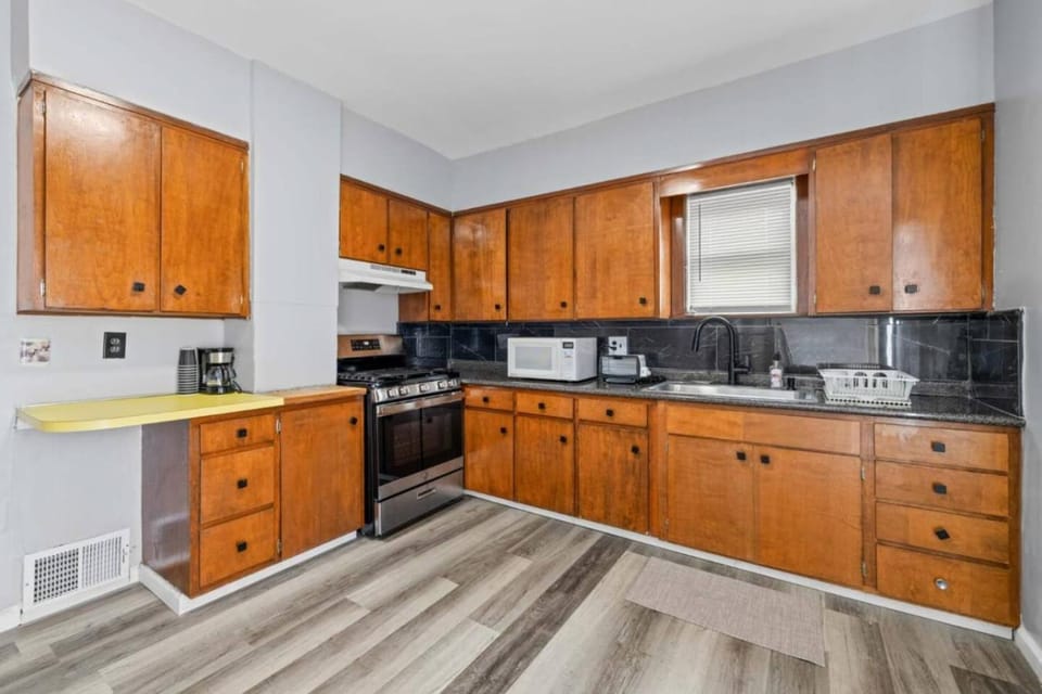 Cozy Home Mins to Niagara Falls and Hospital House in Niagara Falls