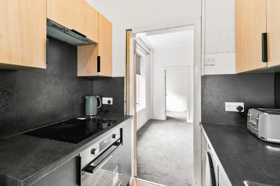 Charming 3 BDR near Glasgow-Sleeps 8-Parking House in Glasgow