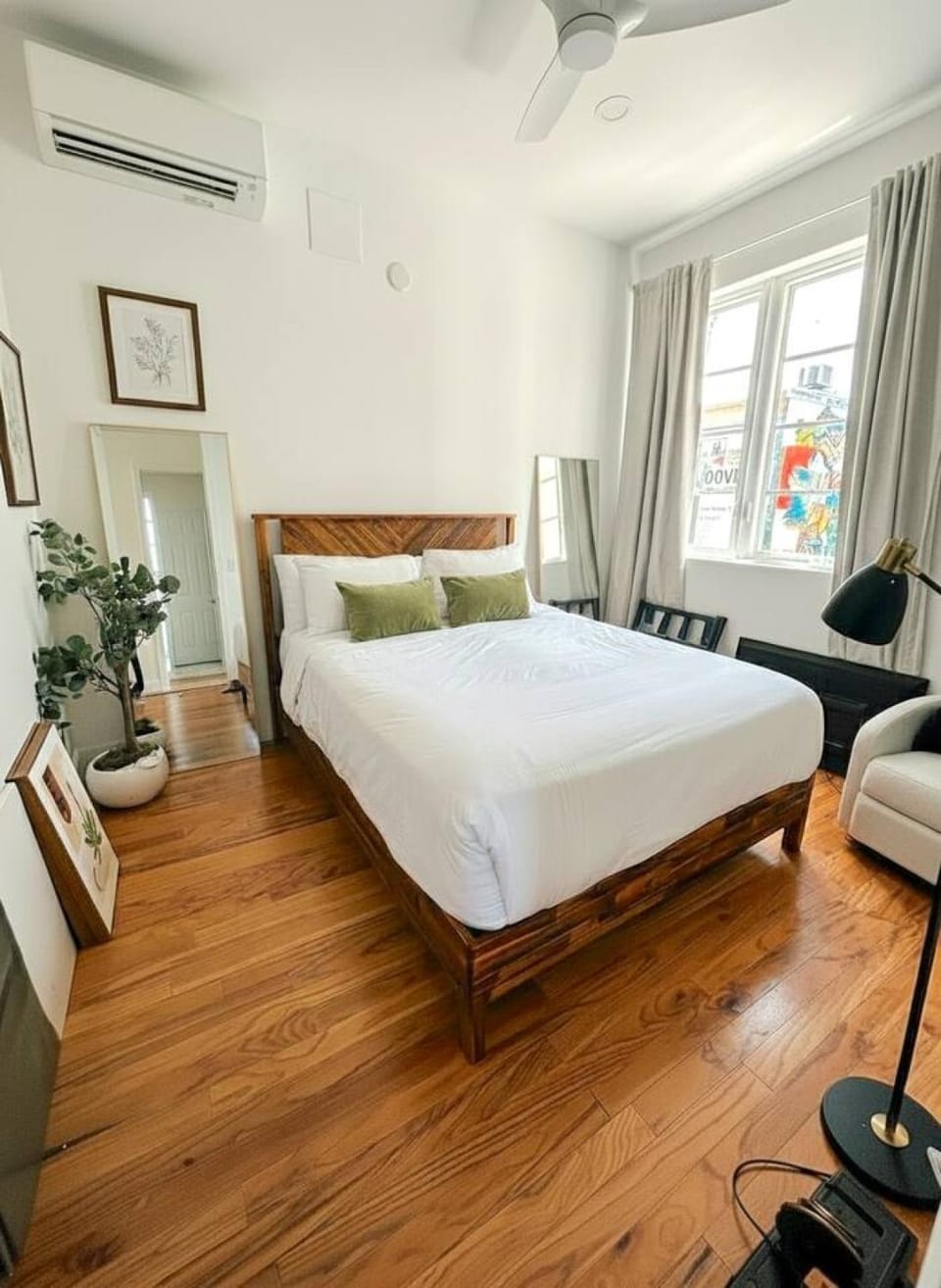 Bed, Photo of the whole room, Bedroom, air conditioner