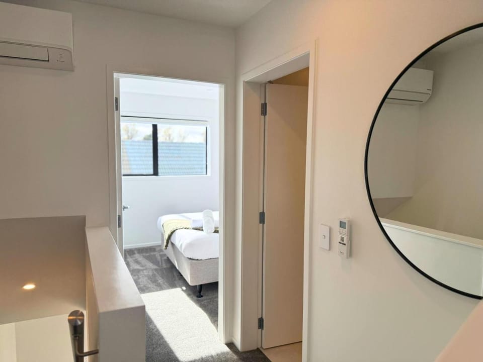 Modern Fairfield Escape for Families and Groups House in Lower Hutt
