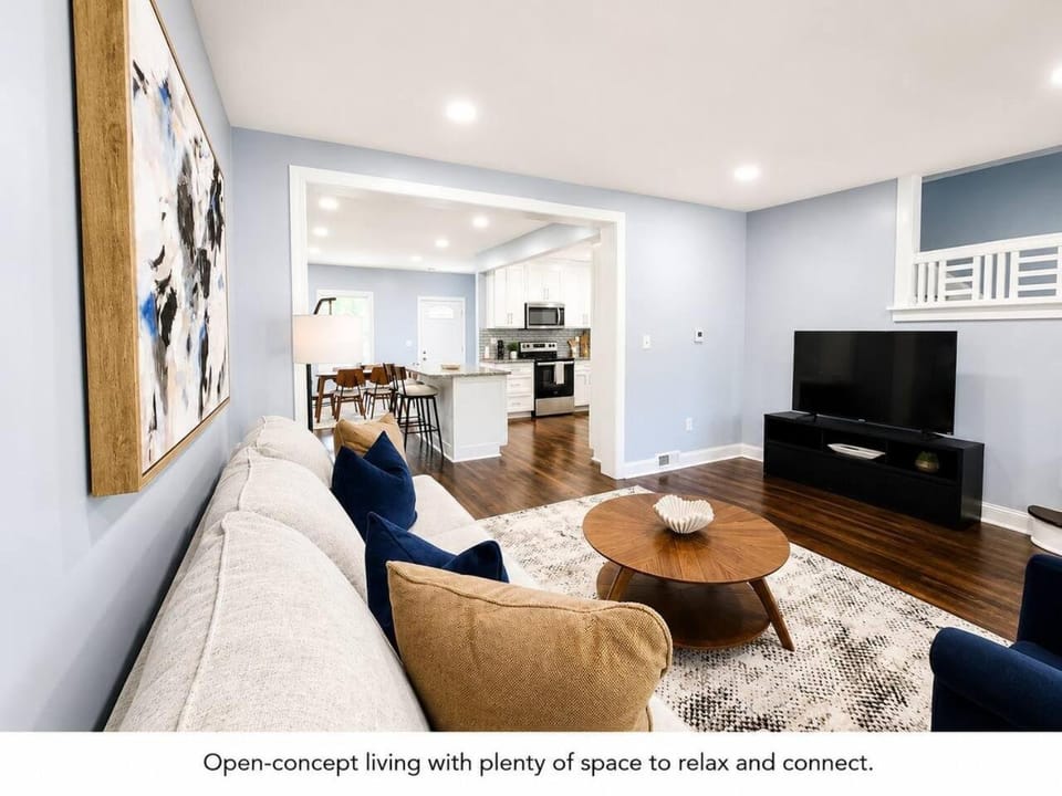 Stylish 3BR Home Near Everything Sleeps 7 House in Kansas City