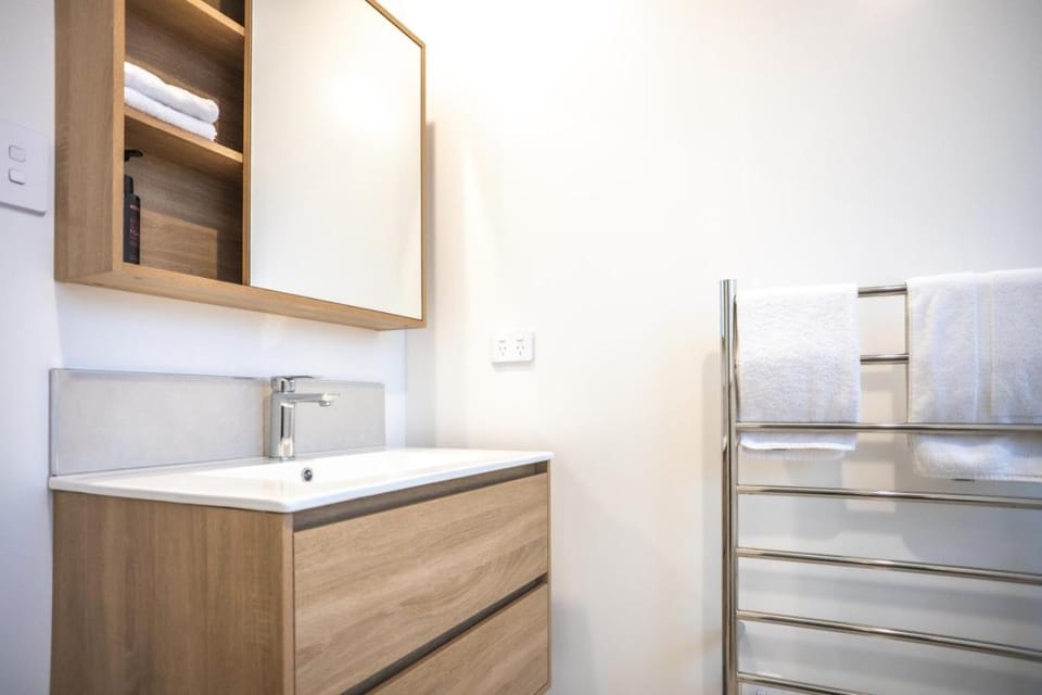 Contemporary 2BR Townhouse in Fairfield House in Lower Hutt
