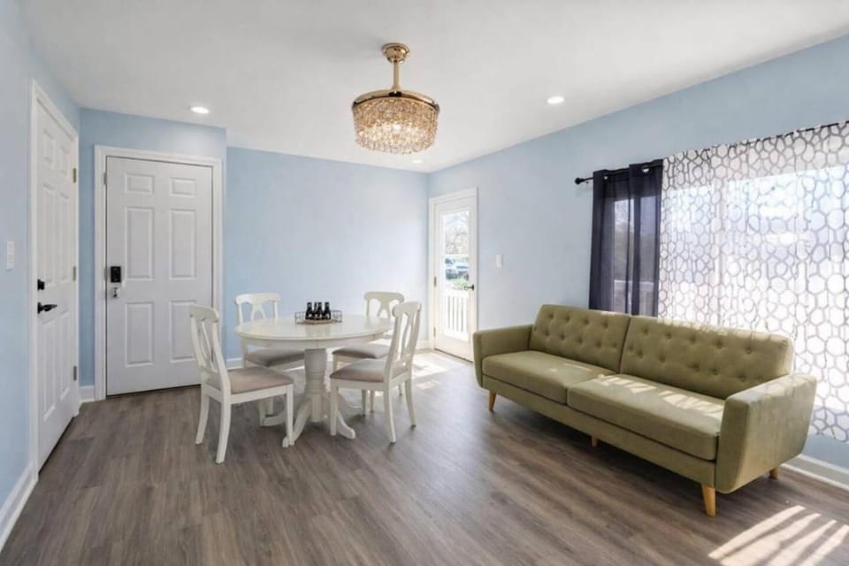 Premium Retreat Near Hospital and Falls Apartment in Buffalo