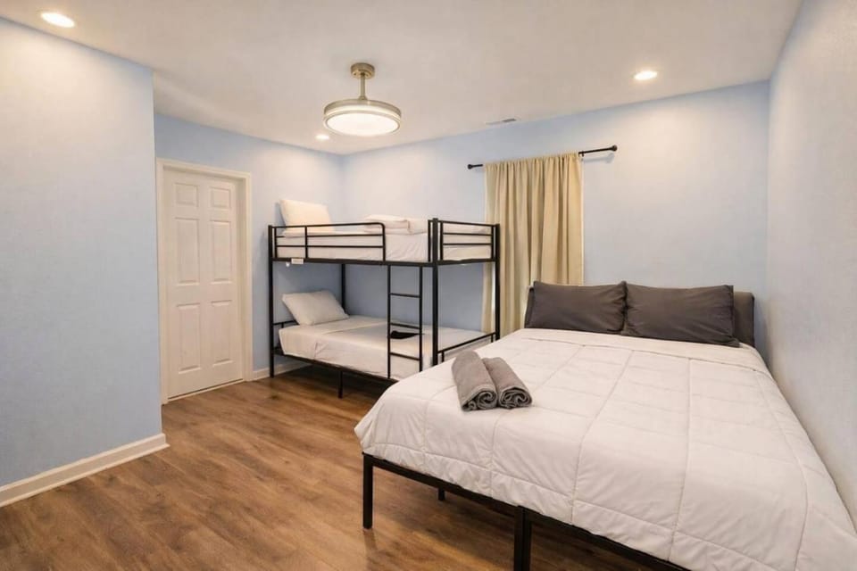 Premium Retreat Near Hospital and Falls Apartment in Buffalo