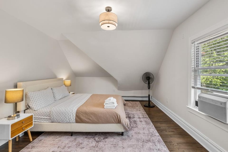 Family Home Near NYC Free Parking Renovated Apartment in Jersey City