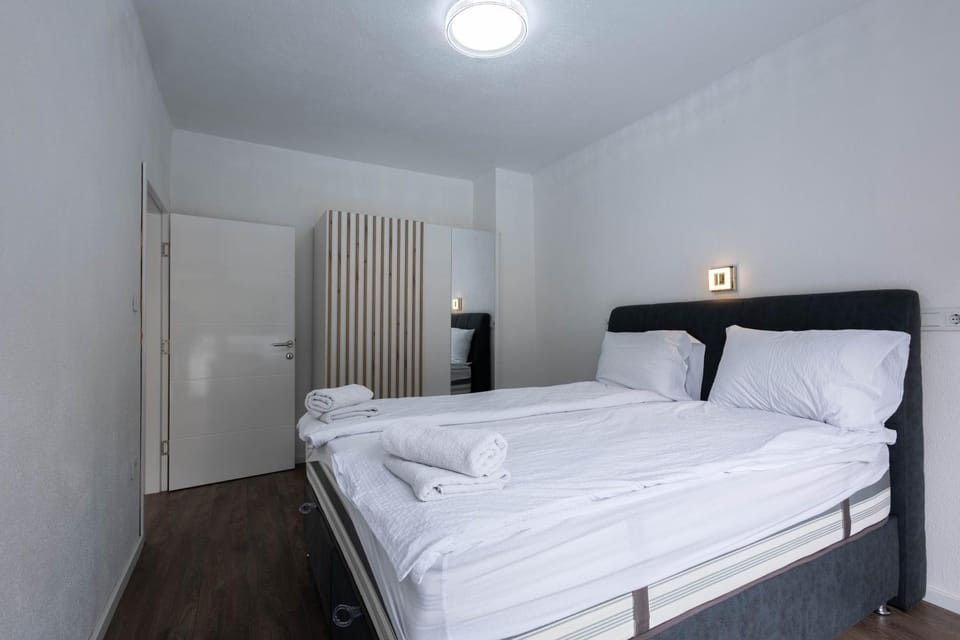 Bed, Bedroom, wardrobe