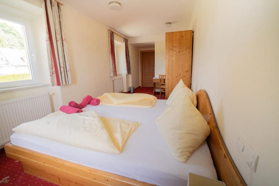 Gasthof zur Post Zenz am Faaker See Hotel in Carinthia, Austria