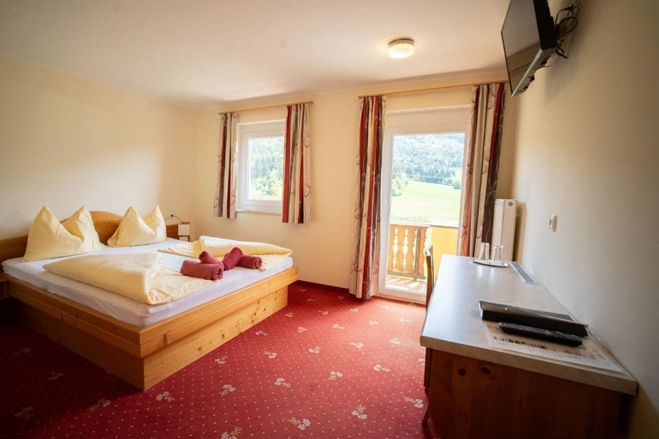 Gasthof zur Post Zenz am Faaker See Hotel in Carinthia, Austria