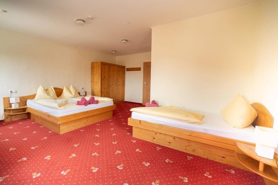 Gasthof zur Post Zenz am Faaker See Hotel in Carinthia, Austria
