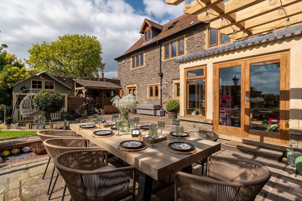 Luxurious Countryside House with Jacuzzi & Gym House in Bristol