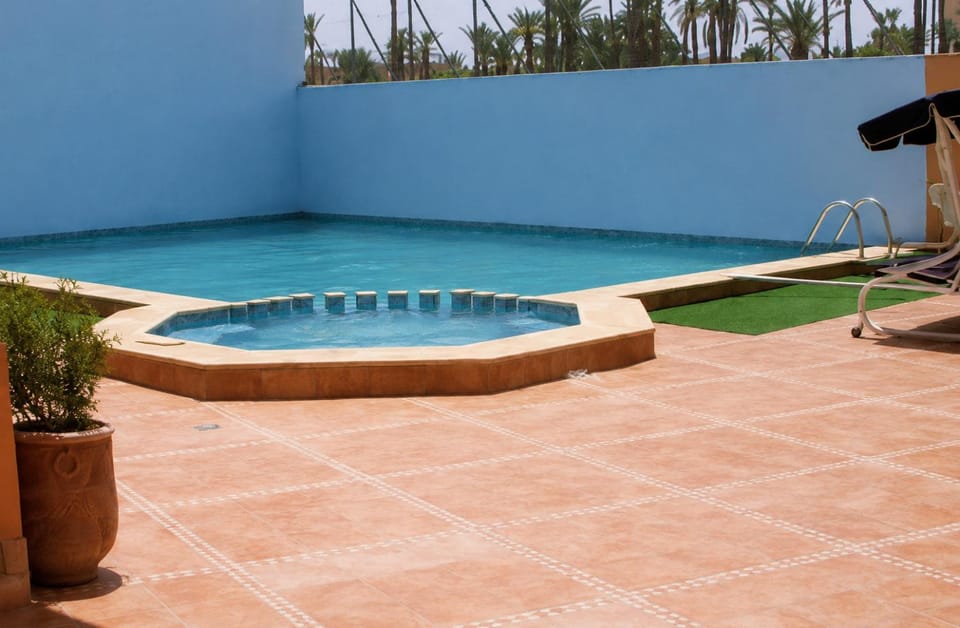 Swimming pool, Swimming pool