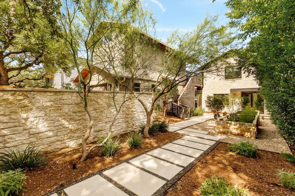 5BR Austin Compound Casita & High End finishes House in Zilker