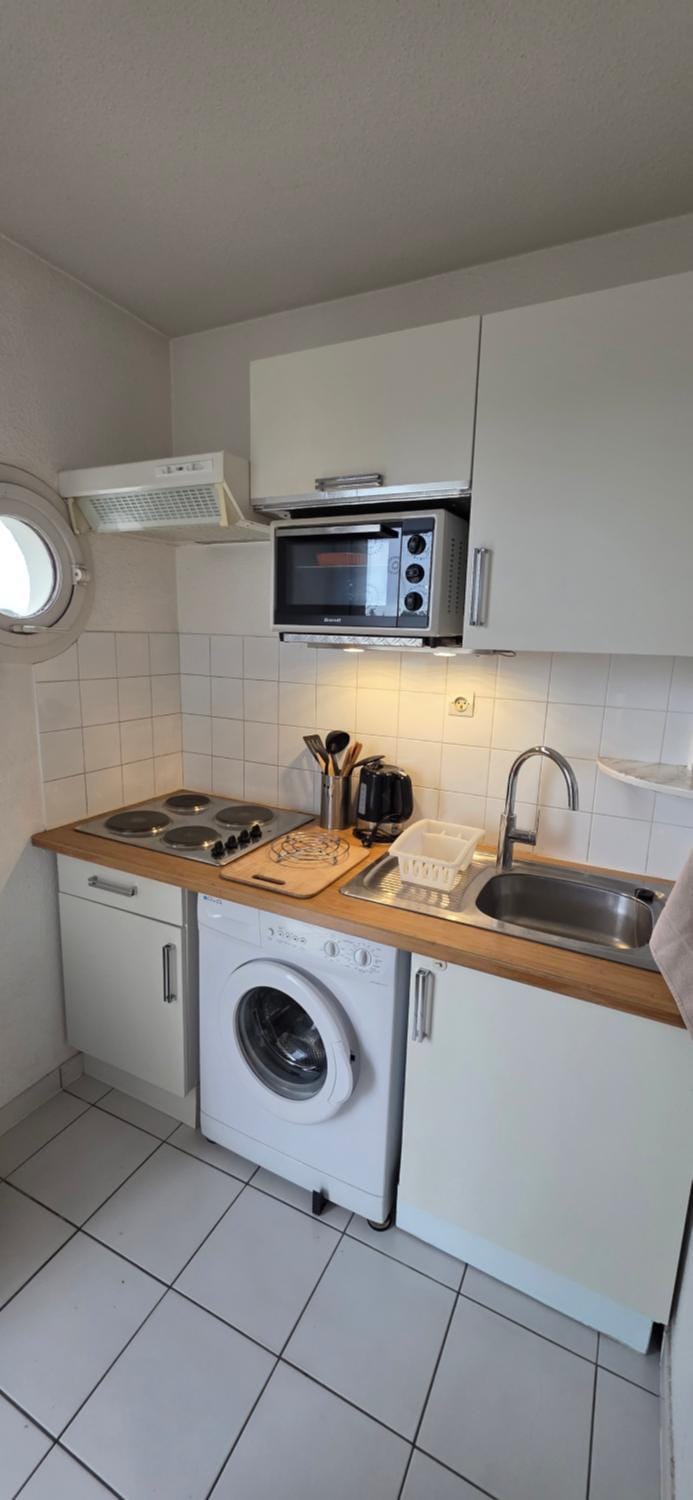 Calme et indépendant avec clim, wifi et parking - 2e étage sans ascenseur Apartment in Canet-en-Roussillon