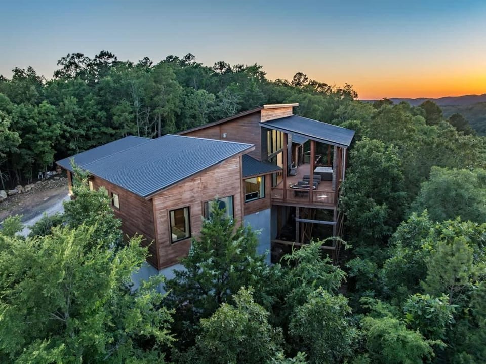 Family Escape w Poker Darts & Billiards House in Oklahoma