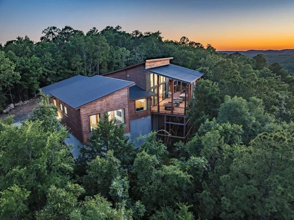 Family Escape w Poker Darts & Billiards House in Oklahoma