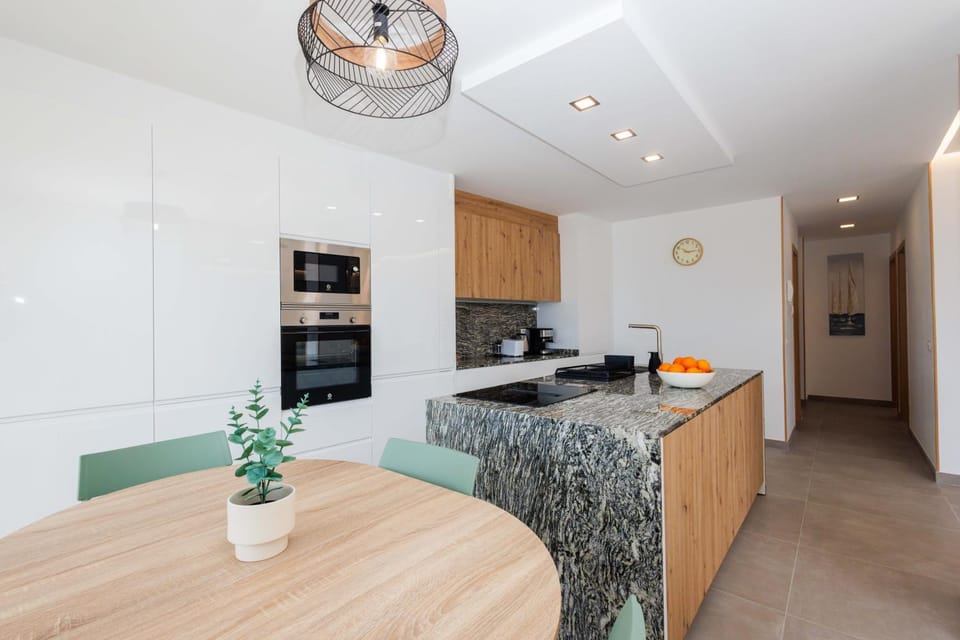 Coffee/tea facilities, dishwasher, microwave, oven, stove, washing machine, kitchen