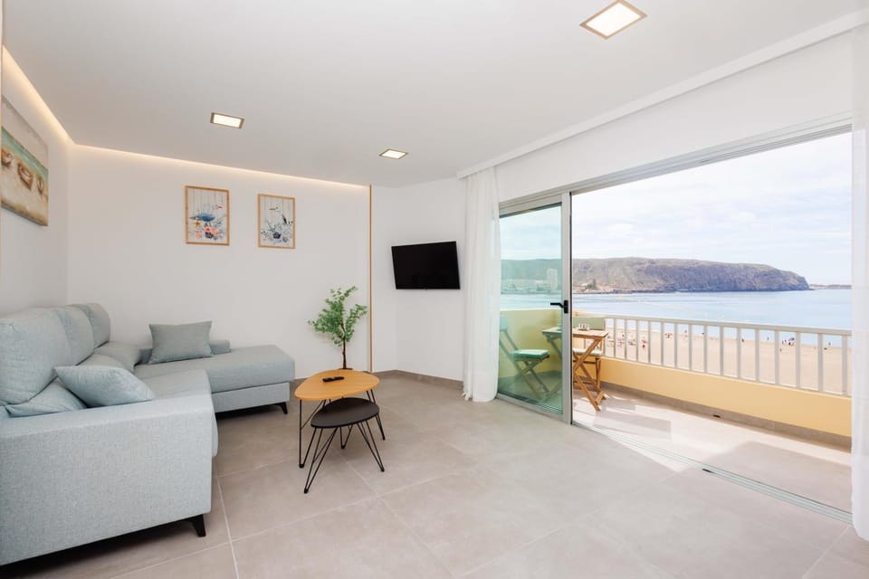 TV and multimedia, Living room, Beach, Sea view