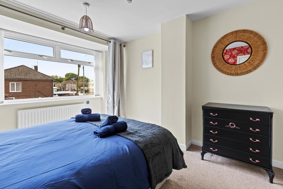 Great Sutton House Perfect for Contractors House in Ellesmere Port