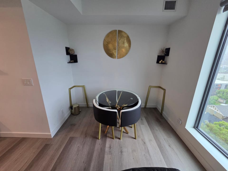 Breath Taking View-TopFloorPHaccess-DTskyline-2BR2WR-5Guest Apartment in Calgary