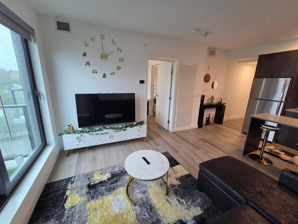 Breath Taking View-TopFloorPHaccess-DTskyline-2BR2WR-5Guest Apartment in Calgary