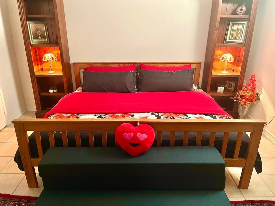 Prestige Pet friendly Private Suite with Free Parking Apartment in Newmarket