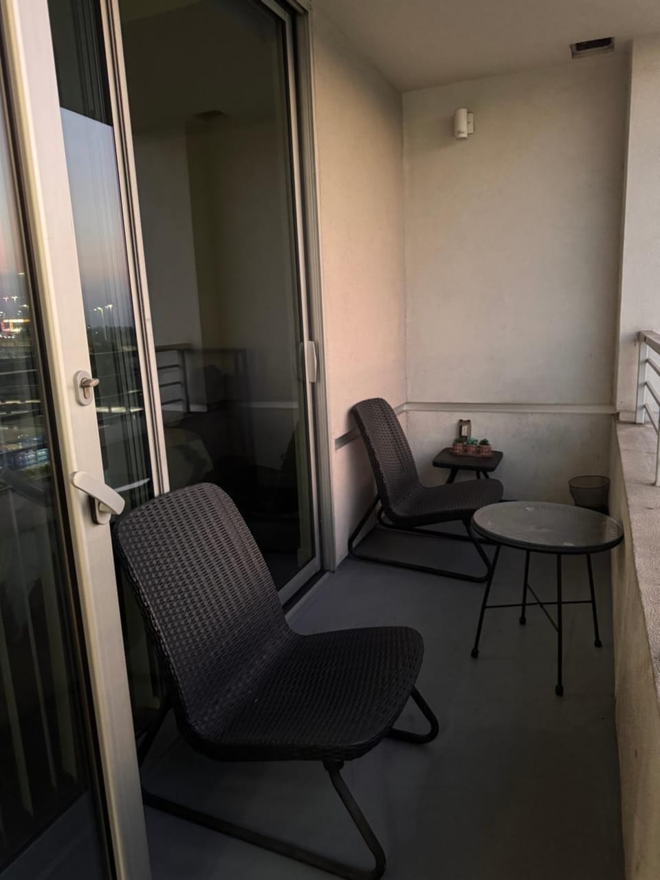 DTLA Prime TWO bedroom steps away from Crypto Apartment in Los Angeles