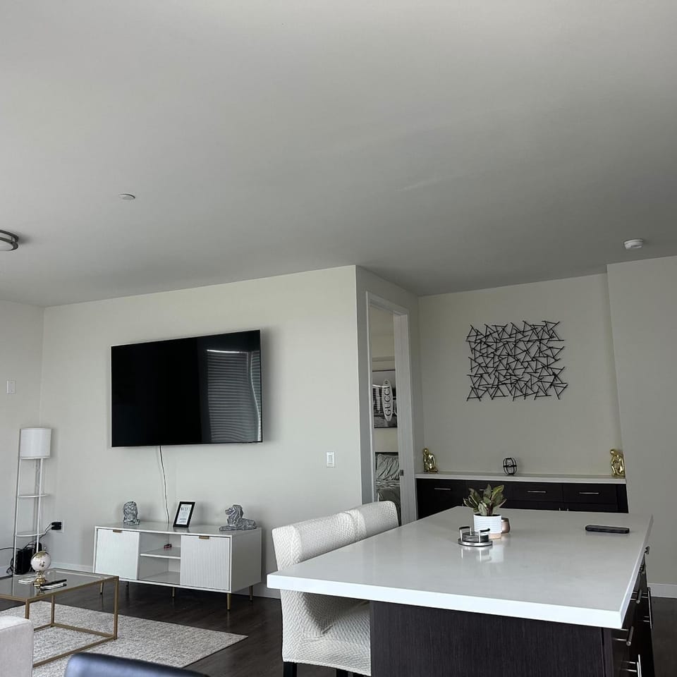 DTLA Prime TWO bedroom steps away from Crypto Apartment in Los Angeles