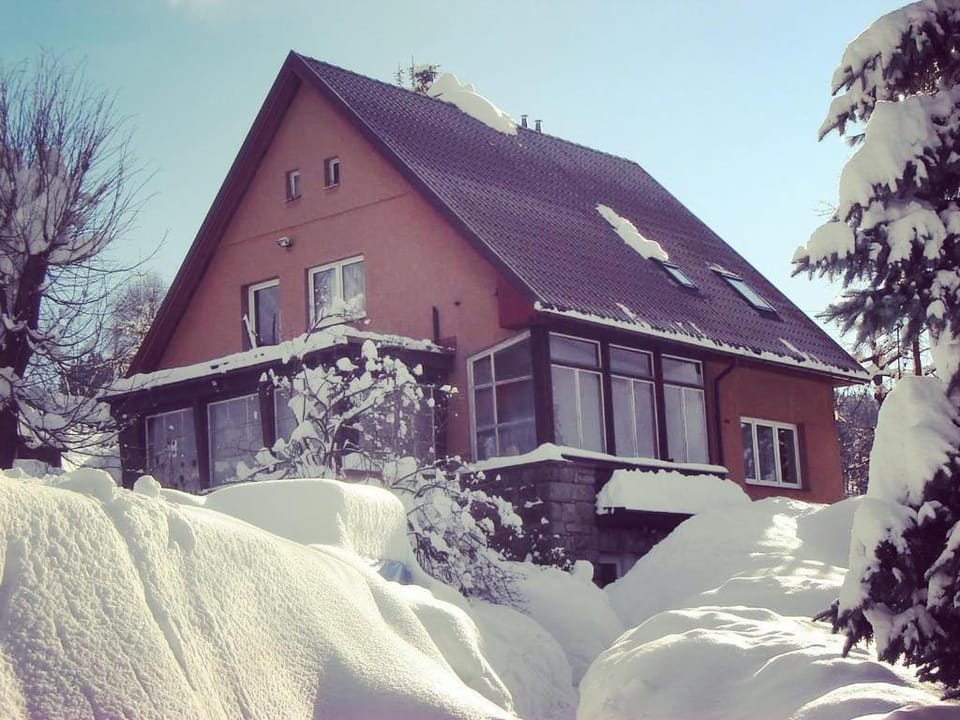 Property building, Day, Winter